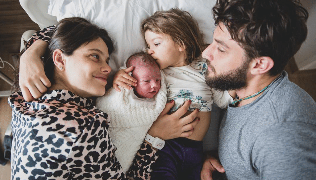 Laura Neiva, Chay Suede e filhos