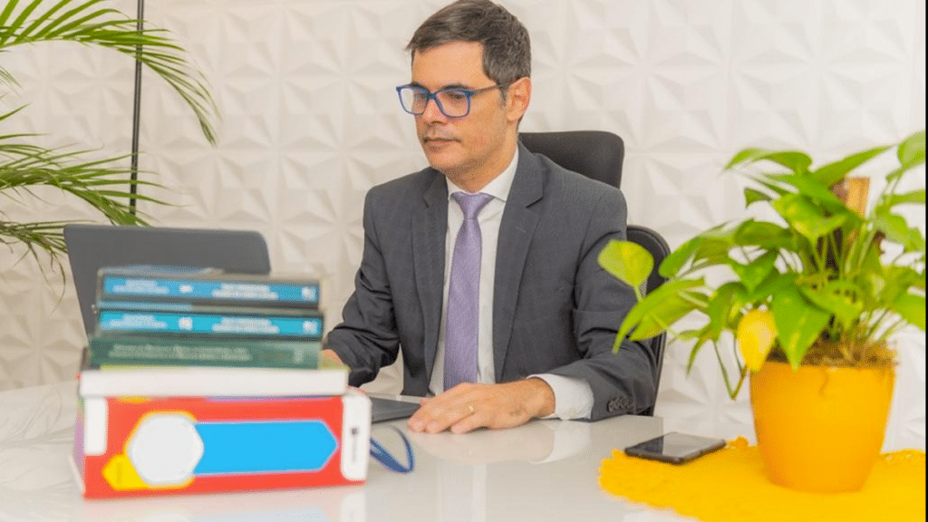 Dr. José Estevam Macedo Lima