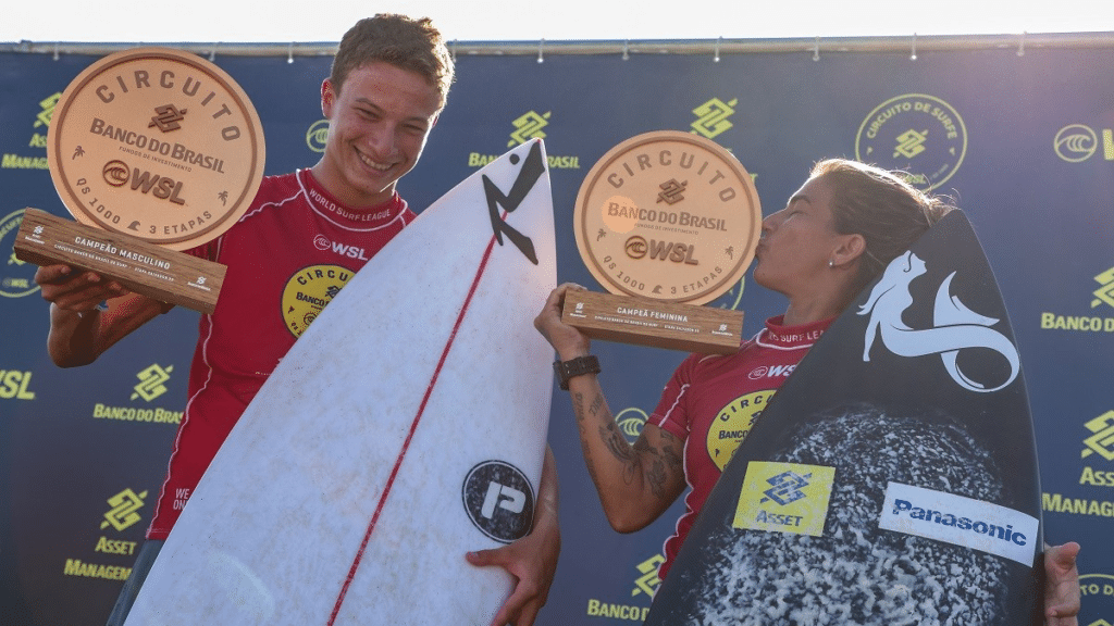 Heitor Mueller e Silvana Lima no pódio da Praia de Stella Maris