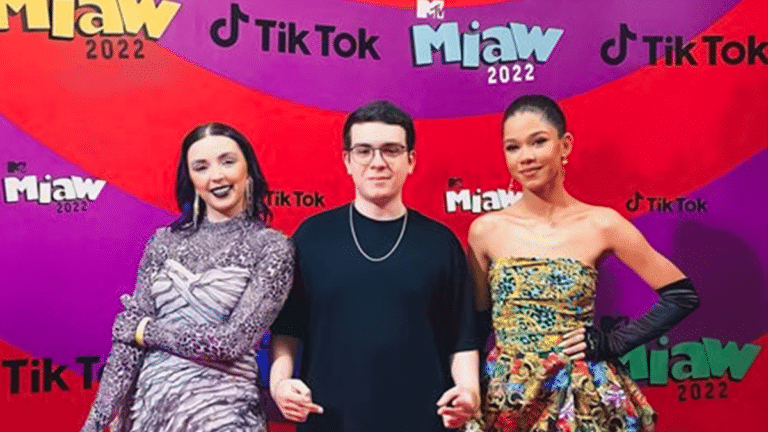 Pink Carpet MTV MIaw