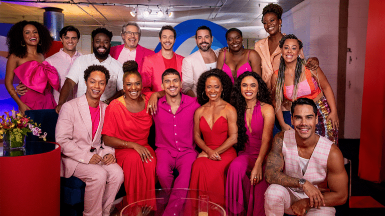 Elenco de Fuzuê e Encantado's na gravação da mensagem de fim de ano TV Globo