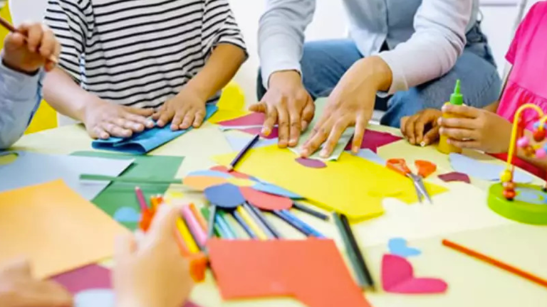 Escolas públicas e particulares não podem recusar a matrícula de alunos com deficiência.